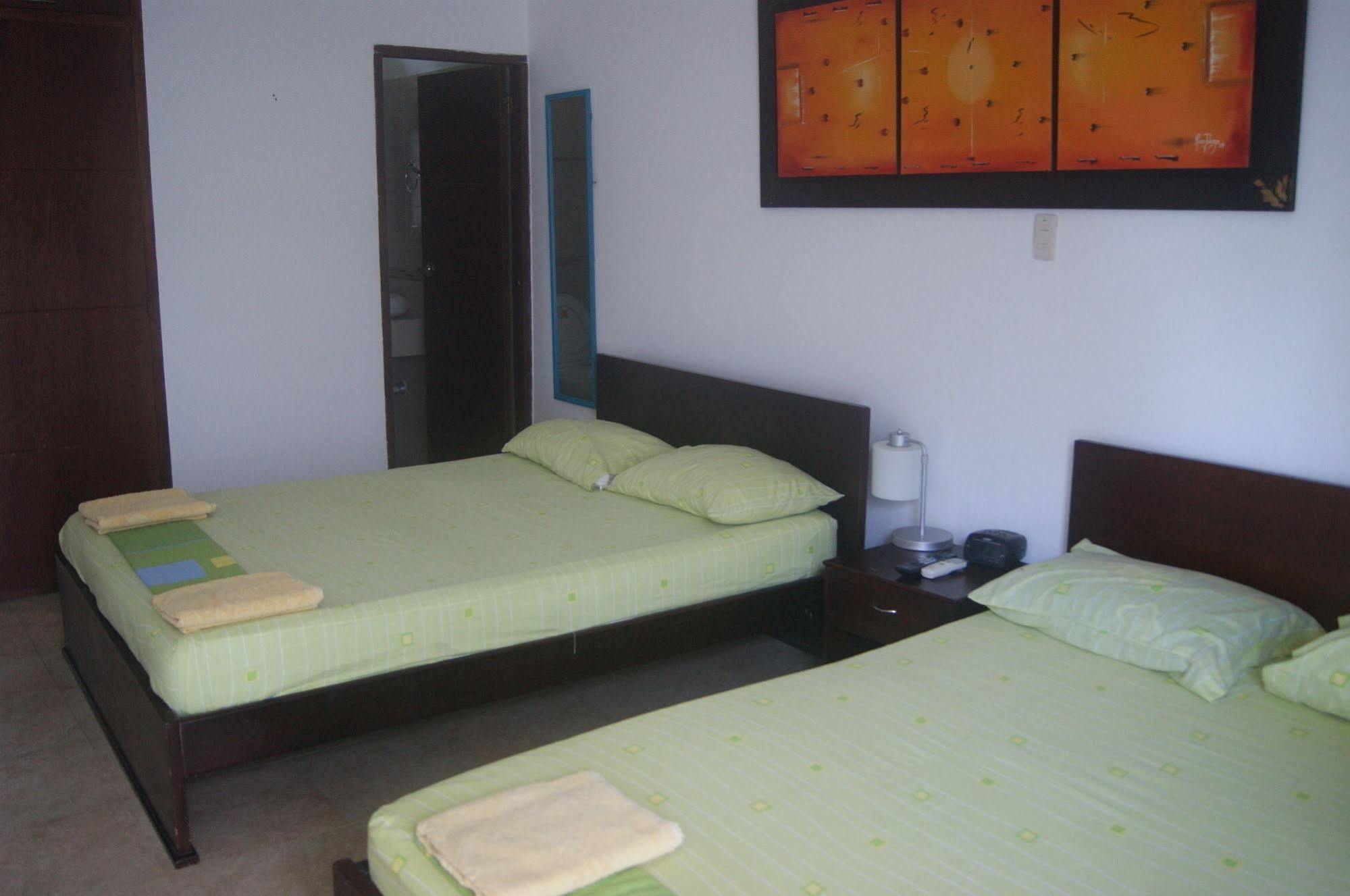 Hotel Portoalegre Ковеньяс Екстер'єр фото